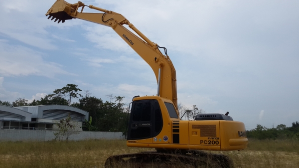 ขายถูก แบคโฮ KOMATSU PC200-6 รถพร้อมใช้งาน เล่มทะเบียนครบ ภาษีไม่ขาด ด่วน (เจ้าของขายเอง)  โทร 081-1841924