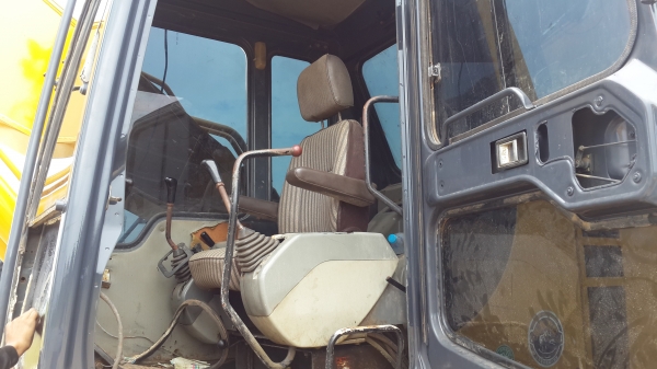 ขายถูก แบคโฮ KOMATSU PC200-6 รถพร้อมใช้งาน เล่มทะเบียนครบ ภาษีไม่ขาด ด่วน (เจ้าของขายเอง)  โทร 081-1841924