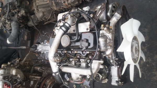 เครื่ิงยนต์ นิสสัน TD27 เทอร์โบ เครื่องเกีร์ยสวยกริ๊บ พร้อมวางสวยๆ รับประกัน