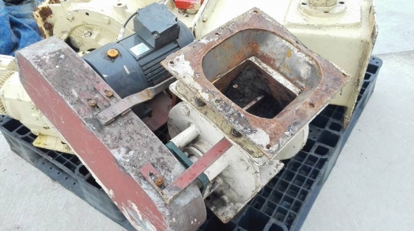 แอร้อก Rotary Valve มี 2 ขนาด ปาก 9" // 12"  ของนอกถอดออกจากโรงงานทำช้อกโกแล็ต