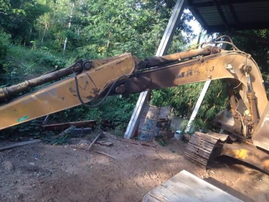 เจ้าของขายเองเข้าดูรถได้ตลอดเวลาKomatsu 100 รุ่น3 เครื่องดี แอร์เย็น ทำงานทำงานเร็วตักดินใส่รถหกล้อวันล่ะไม่ต่ำกว่า150เที่ยว/วัน ราคาต่อรองได้