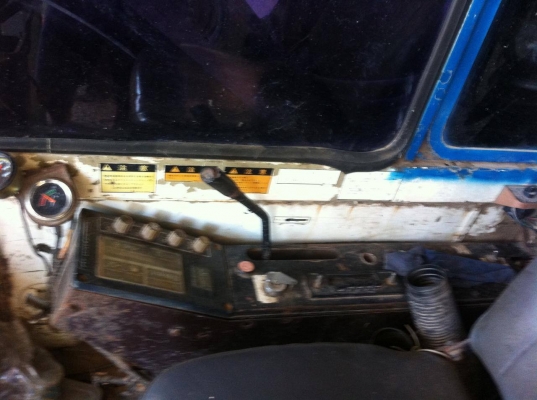 เจ้าของขายเองเข้าดูรถได้ตลอดเวลาKomatsu 100 รุ่น3 เครื่องดี แอร์เย็น ทำงานทำงานเร็วตักดินใส่รถหกล้อวันล่ะไม่ต่ำกว่า150เที่ยว/วัน ราคาต่อรองได้