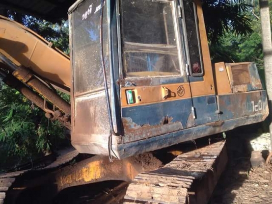 เจ้าของขายเองเข้าดูรถได้ตลอดเวลาKomatsu 100 รุ่น3 เครื่องดี แอร์เย็น ทำงานทำงานเร็วตักดินใส่รถหกล้อวันล่ะไม่ต่ำกว่า150เที่ยว/วัน ราคาต่อรองได้