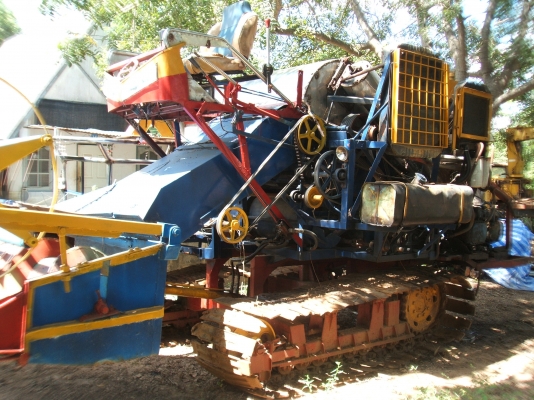 ขายรถเกี่ยวข้าวไทเส็ง รุ่นรองกระสอบ เครื่องยนต์ 160 แรงม้า ตัวเดิน 12 HT ปั้มคายาบ้า