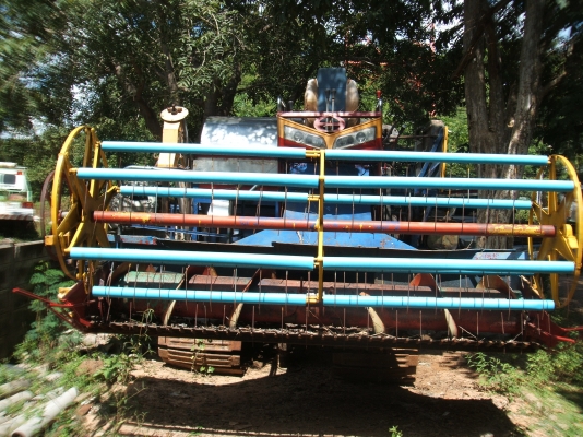 ขายรถเกี่ยวข้าวไทเส็ง รุ่นรองกระสอบ เครื่องยนต์ 160 แรงม้า ตัวเดิน 12 HT ปั้มคายาบ้า