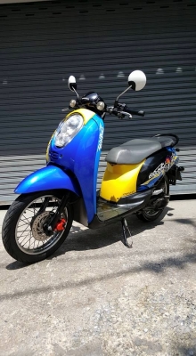 HONDA SCOOPY-i รุ่นลายกราฟฟิค ราคามิตรภาพ ฟรีค่าโอน