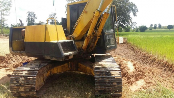 ขาย10ล้อหัวยาวคู่รถขุดแบ็คโค KOMATSU120-5 สภาพพร้อมทำงาน ช่วงล่างดี