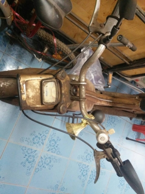 รถโบราณฝรั่งเศสใช้น้ำมันและปั่นได้