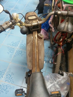 รถโบราณฝรั่งเศสใช้น้ำมันและปั่นได้