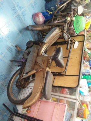 รถโบราณฝรั่งเศสใช้น้ำมันและปั่นได้