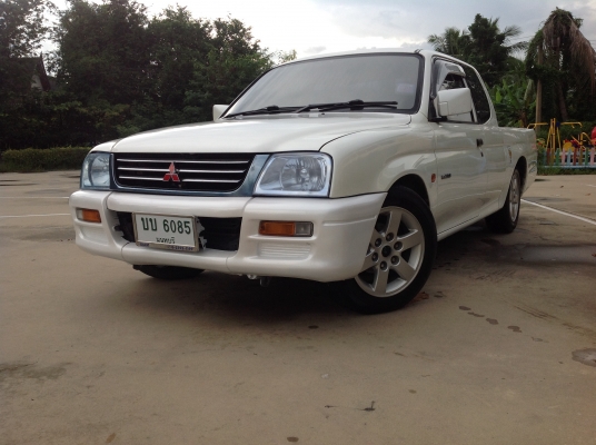 สตาด้า mega cab เครื่องดีเซล 2.5 TURBO เครื่องดี แอร์หนาว พ.พาวเวอร์ ล้อแม็ก สีขาวมุก แซสซีสวย รถเดิ