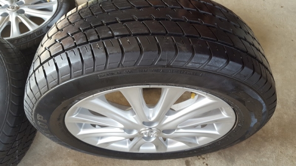 ขายล้อTOYOTA VIOS12ก้าน พร้อมยาง  4 ล้อ