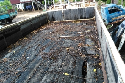 ขายกระบะคาโก้รถบรรทุกหกล้อ พื้นไม้ ยาว 5.70 เมตร กว้าง 2.40 เมตร ครัชซีกว้าง 81 เซนติเมตร