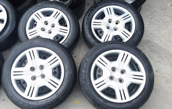 ขายล้อกะทะ15 HONDA 4 รู100 พร้อมยางฝาครอบ 4 ล้อ