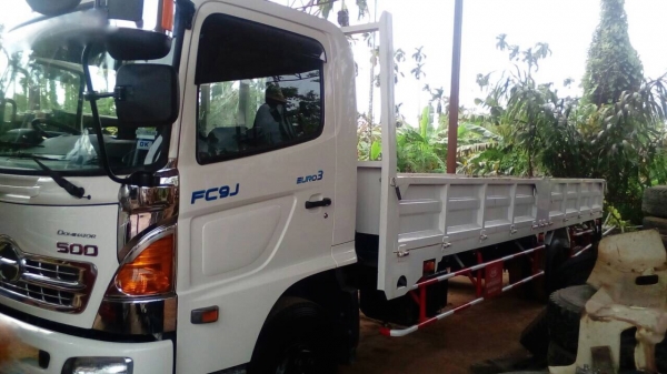 รถฮีโน่ 6 ล้อ ( ไม่ดั้ม ) FC9J 175 แรงม้า. ปี 58. , ( รถวิ่ง 1x,xxx กม. ) สนใจติดต่อ 081 - 6079515