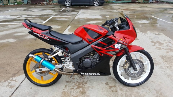 รถแข่งสนาม HONDA CBR 150R สตาร์ทมือ ลงสนามไทยแลนด์เซอร์กิต