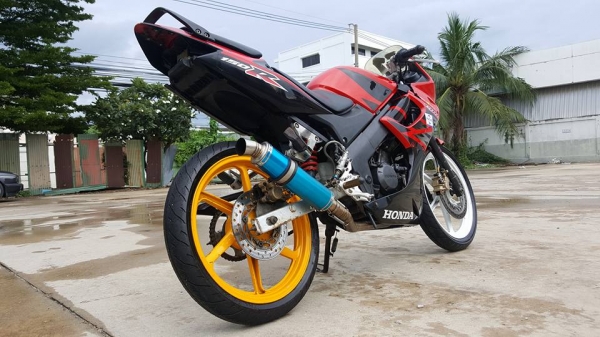 รถแข่งสนาม HONDA CBR 150R สตาร์ทมือ ลงสนามไทยแลนด์เซอร์กิต