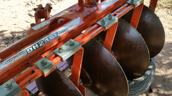 ขาย ผานพรวน ตราช้าง DH246F สวยๆ ใช้งานน้อยมาก ขาย ผานพรวน ตราช้าง DH246F สวยๆ ใช้งานน้อยมาก