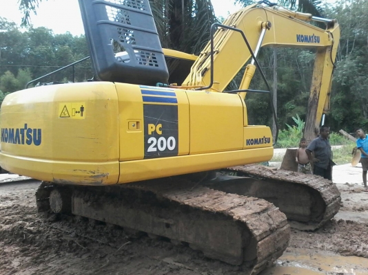 KOMATSU PC 200-7