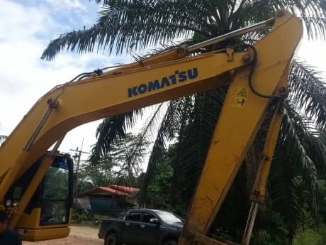 KOMATSU PC 200-7