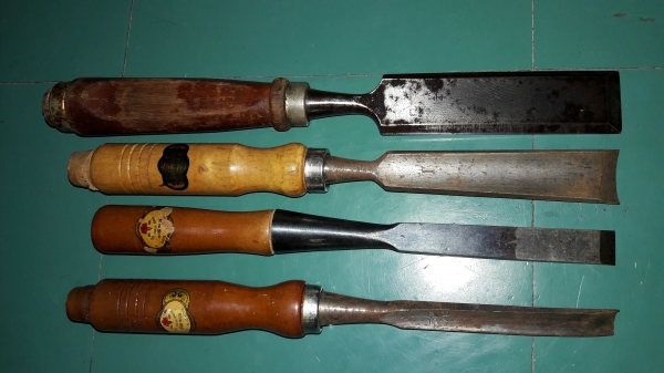 ขายชุดสิ่วงานจีนเก่าตราเพชร ดอกไม้แดง ขนาด1 1/4, 5/8,สิ่วเล็บ1/2, 1"