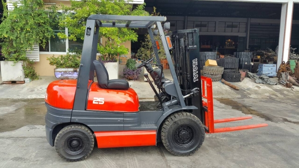 ขาย รถยก 2.5ตัน  TOYOTA รุ่น 6FD25 มือสองญี่ปุ่น เสาสองท่อน เข้าตู้คอนเทนเนอร์ ได้ ยางตันใหม่ เครื่องยนต์ดีเซล เช็คระบบสมบูรณ์ พร้อมใช้งาน มือถือ/LINE ID : 0818753444