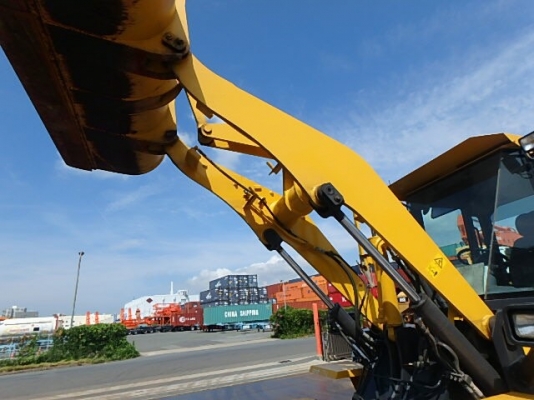 ขาย รถตักล้อยาง KOMATSU WA100-5 สวยแจ่ม ไร้ที่ติ นำเข้าจากญี่ปุ่น โทร.090-986-2521 อ๊อบ ขาย รถตักล้อยาง KOMATSU WA100-5 สวยแจ่ม ไร้ที่ติ นำเข้าจากญี่ปุ่น โทร.090-986-2521 อ๊อบ