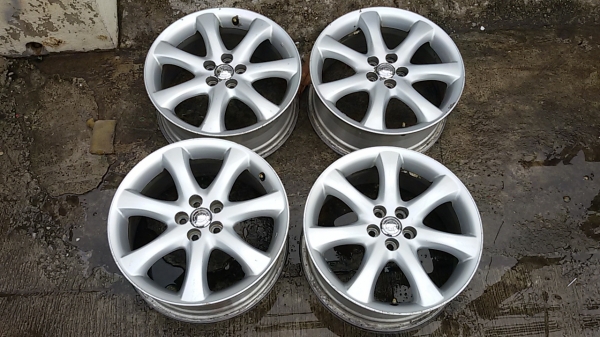 แม็ก Toyota Wish ขอบ 17-5-100 ไม่คดไม่ดุ้ง ไม่มีซ่อมหนัก มีรอยจากการใช้ งานบ้าง ราคา 4 วง 3,900 บาท