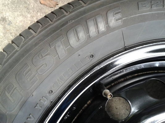 ล้อกะทะขอบ15นิ้ว4รู100 พร้อมยาง ชุดนี้ ราคา 1900 บาท