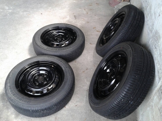 ล้อกะทะขอบ15นิ้ว4รู100 พร้อมยาง ชุดนี้ ราคา 1900 บาท