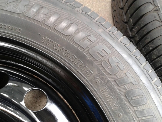 ล้อกะทะขอบ15นิ้ว4รู100 พร้อมยาง ชุดนี้ ราคา 1900 บาท