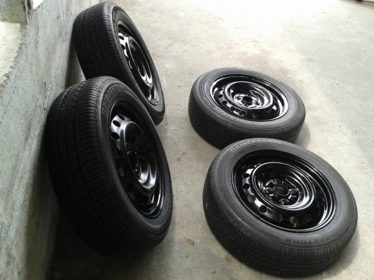 ล้อกะทะขอบ15นิ้ว4รู100 พร้อมยาง ชุดนี้ ราคา 1900 บาท