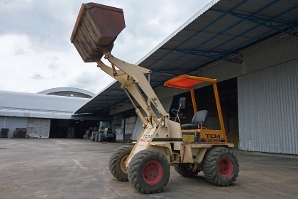 ขายรถตักล้อยาง TCM 810A (สภาพดีมาก)