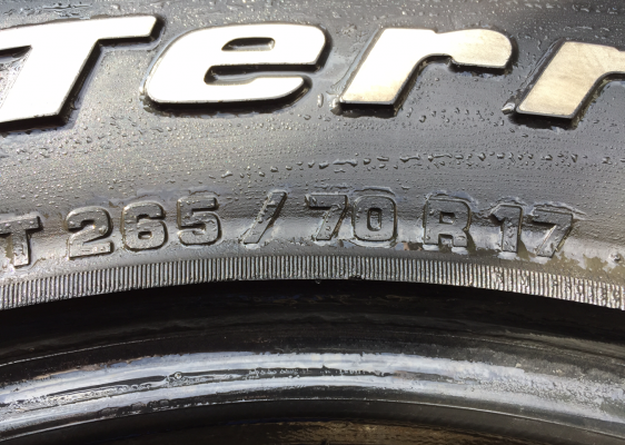 ยางคู่ All BF Goodrich 265 70 17 ปลายปี12 ดอกเยอะ ไม่มีปะ ราคาไม่แพง ยางคู่ All BF Goodrich 265 70 17 ปลายปี12 ดอกเยอะ ไม่มีปะ ราคาไม่แพง