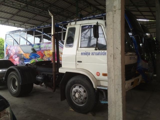 หัวลาก หกล้อ 180  แรง ปี 44 พร้อมหางก้าง 2 เพลา รถสวยๆพร้อมใช้งาน ราคา  550,000 บาท