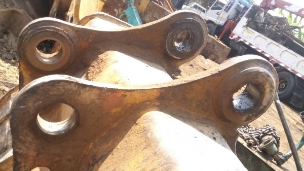 ขายบุ้งกี้เก่า รุ่น 200 ใส่ได้หลายรุ่นครับ สภาพสวยคานปาก สันหูแข็งแรงลูกใหญ่ กว้าง 110 ซม. ขายไม่แพงครับ