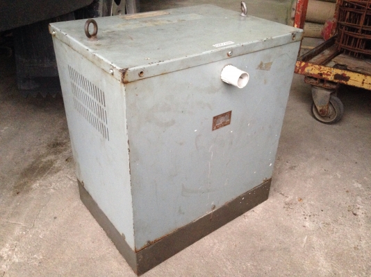 ขายหม้อแปลงไฟฟ้าคุมเครื่องจักรญี่ปุ่น Jibu made in Japan เข้า 380V ออก 200/220V ขนาด 5Kva สภาพสวย ตัดจากเครื่อง พร้อมใช้งาน