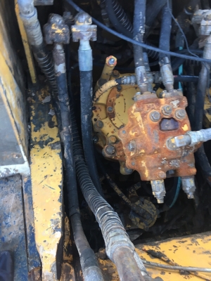 รถขุด KOMATSU PC220-5 แถมฟรี หัว Breaker