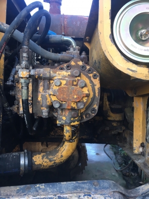 รถขุด KOMATSU PC220-5 แถมฟรี หัว Breaker