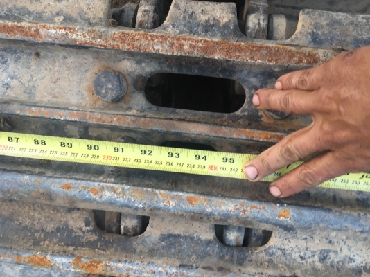 รถขุด KOMATSU PC220-5 แถมฟรี หัว Breaker