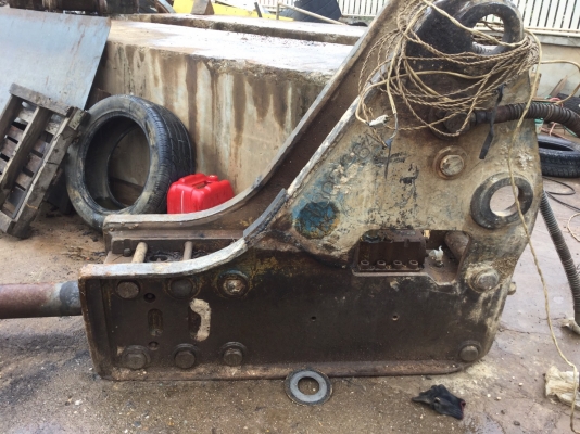 รถขุด KOMATSU PC220-5 แถมฟรี หัว Breaker