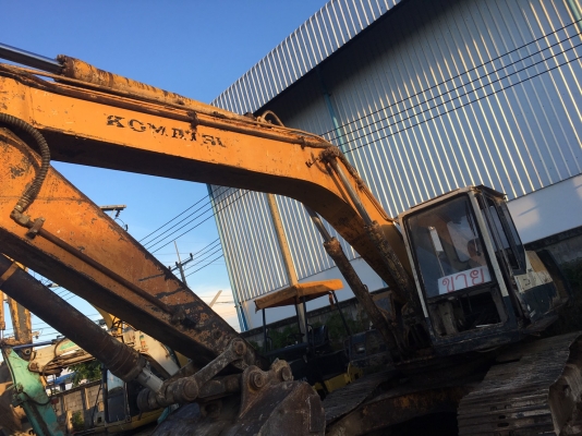 รถขุด KOMATSU PC220-5 แถมฟรี หัว Breaker