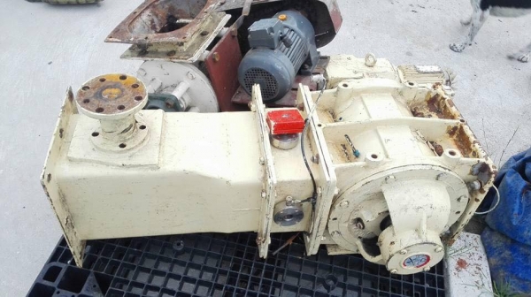 Sell> ขายแอร์ล็อค RotaryValve ของนอกถอดออกจากโรงงานทำช้อคโกแลต มีมา 2 ตัว