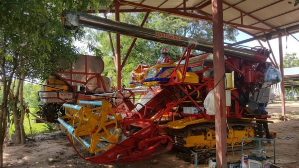 ขายรถเกี่ยวข้าว เกษตรพัฒนา เจ้าช้างไวไฟ ช่วงล่าง12ปั๊ม23 เครื่องHINOJO8C260 เทอร์โบว์ตู้ทำใหม่ เช็คใหม่ทั้งคัน สภาพเกี่ยวได้เลย ขายรถเกี่ยวข้าว เกษตรพัฒนา เจ้าช้างไวไฟ ช่วงล่าง12ปั๊ม23 เครื่องHINOJO8C260 เทอร์โบว์ตู้ทำใหม่ เช็คใหม่ทั้งคัน สภาพเกี่ยวได้เลย