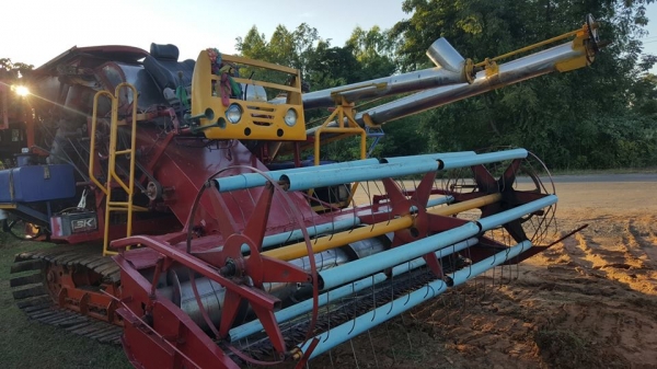 ขายรถเกี่ยวข้าว เกษตรพัฒนา เครื่อง185ช่วงล่างแทรคเตอร์