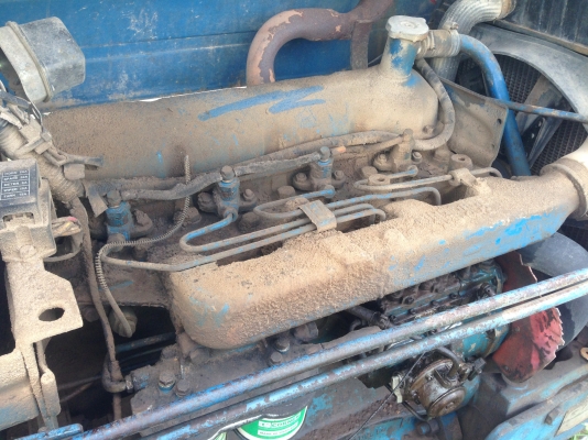 ขายรถไถFORD -5500 (ราคา 185,000บาท) รถสภาพ พร้อมใช้งาน อุปกรณ์ครบพร้อม มีใบมีดดันหน้า ผาน7สภาพดีเครื่องแรงดี ระบบไฮดรอลิกส์ดี คูณ ชัยยา โทร 081-9972972 089-8451778