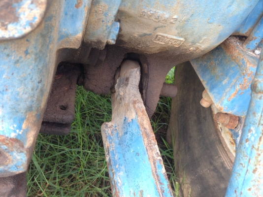 ขายรถไถFORD -5500 (ราคา 185,000บาท) รถสภาพ พร้อมใช้งาน อุปกรณ์ครบพร้อม มีใบมีดดันหน้า ผาน7สภาพดีเครื่องแรงดี ระบบไฮดรอลิกส์ดี คูณ ชัยยา โทร 081-9972972 089-8451778