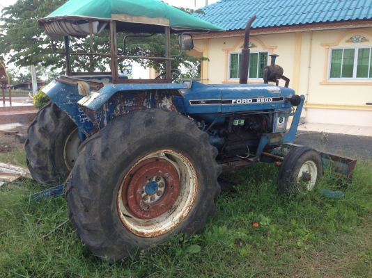 ขายรถไถFORD -5500 (ราคา 185,000บาท) รถสภาพ พร้อมใช้งาน อุปกรณ์ครบพร้อม มีใบมีดดันหน้า ผาน7สภาพดีเครื่องแรงดี ระบบไฮดรอลิกส์ดี คูณ ชัยยา โทร 081-9972972 089-8451778