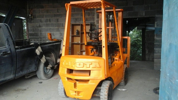 ขายรถยก โตโยต้า 1 ตันพร้อมใช้ ราคาถูกๆเครื่อง4สูบ