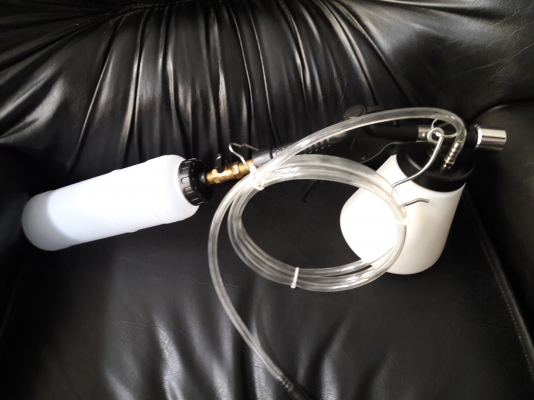 อุปกรณ์ ช่วยไล่ลม เบรก และครัช